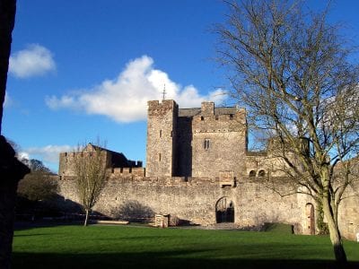 Classic Travelling Ireland Tour - Cahir Castle