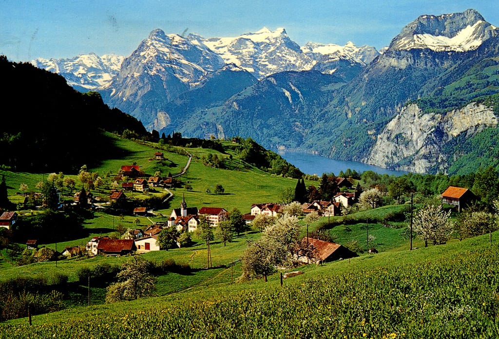 Classic Travelling Swiss Alps Tour