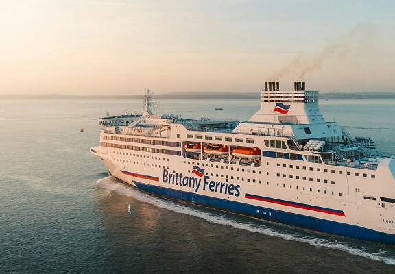 Ferries & Shuttles