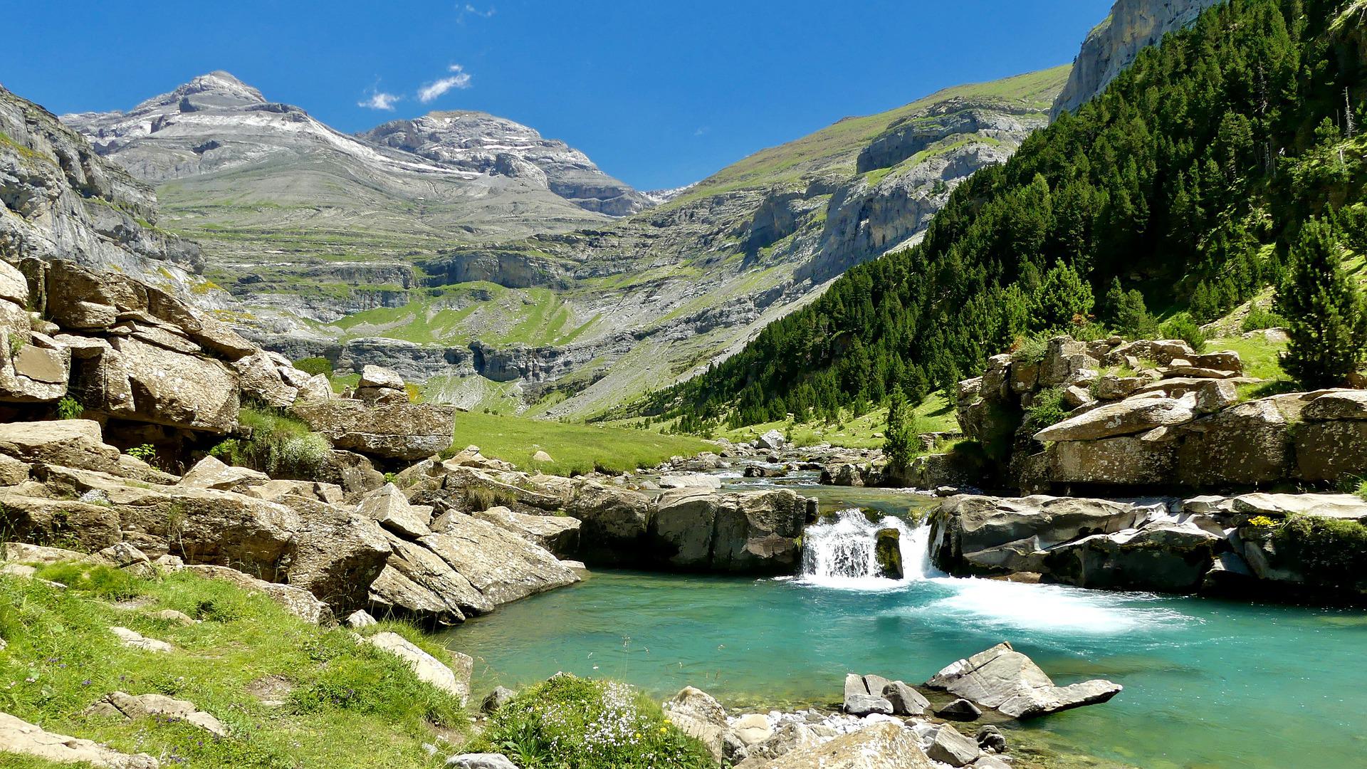 pyrenees-gd90130ed1_1920-1