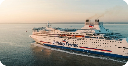 <strong>Ferry & Transport</strong><br>Where needed, ferry & LeShuttle crossings as well as vehicle transport are seamlessly arranged for you. 