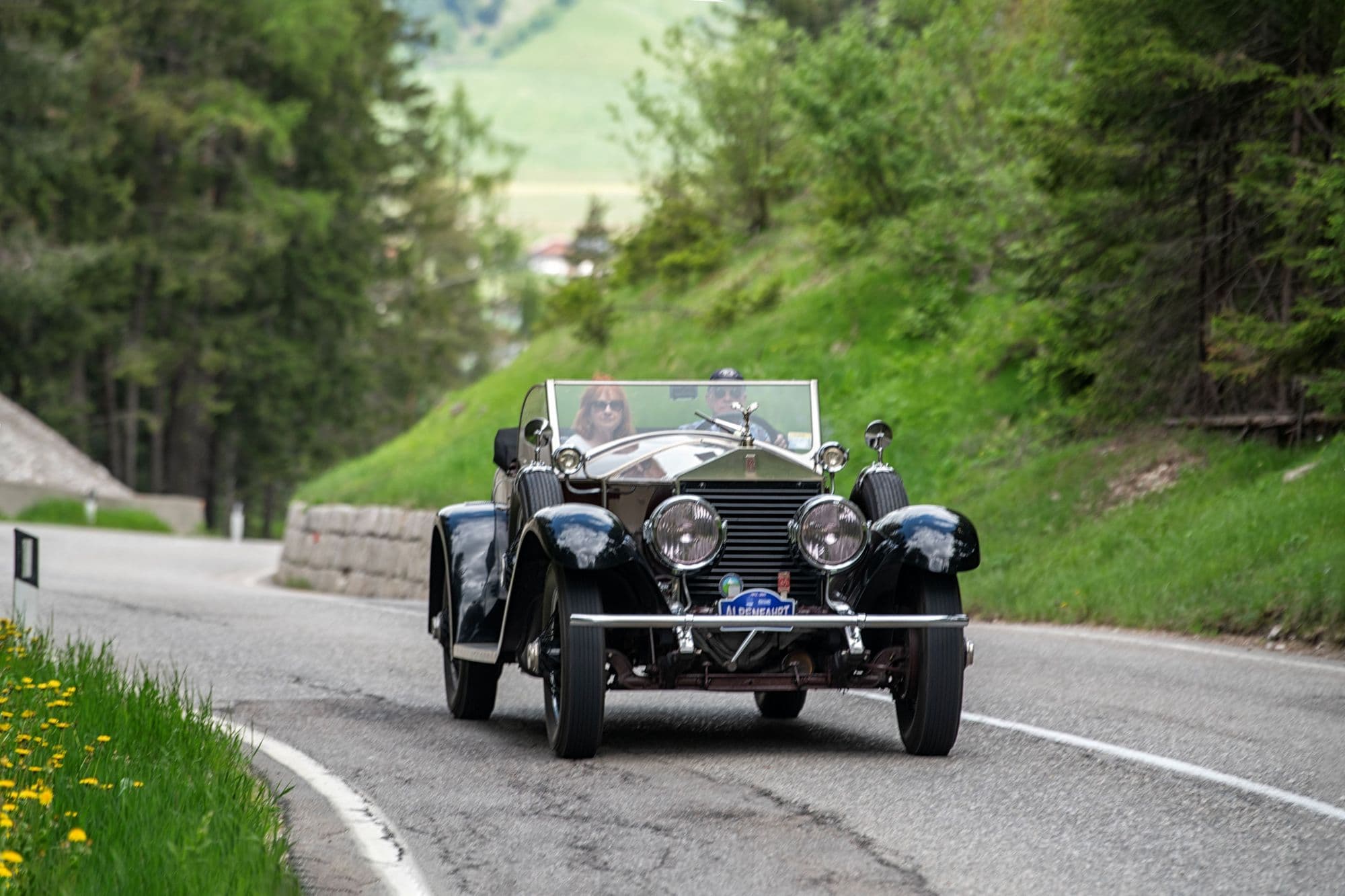 Why Guided Driving Tours Beat DIY Road Trips
