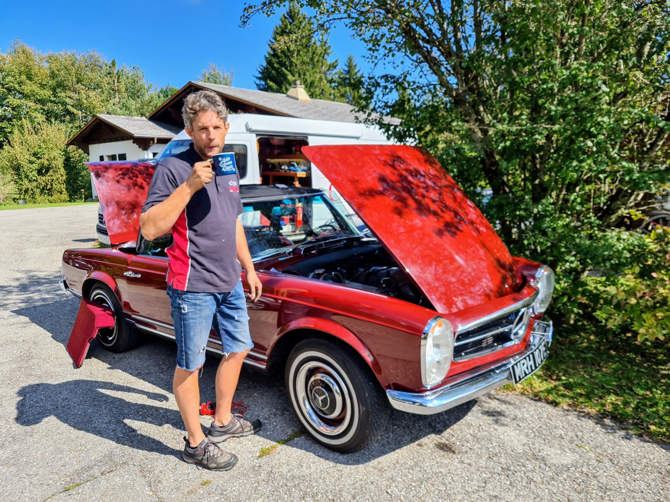 <strong>Tour Mechanic</strong><br>Discreet technical support accompanies our international tours. They carry comprehensive tools to keep your car on the road and completing the journey.